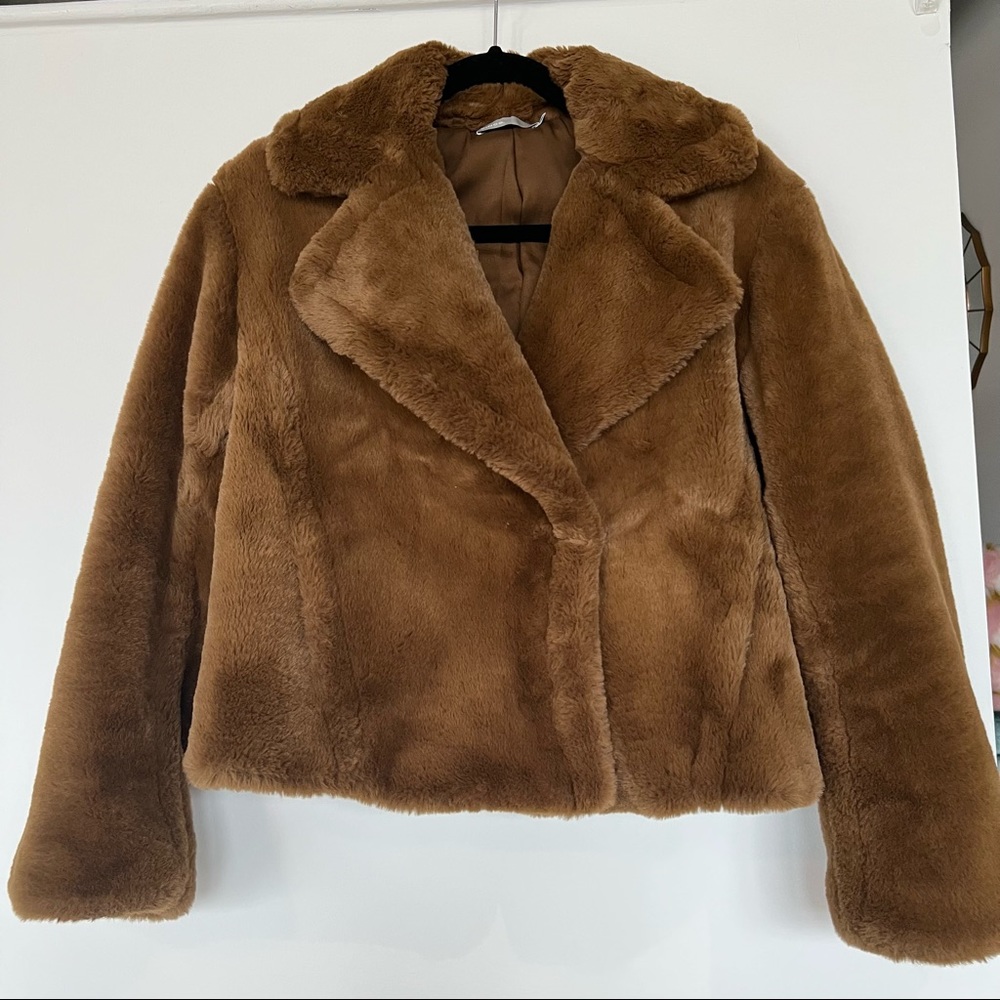 Vince Plush Faux-Fur Coat Double Breast Cropped in Walnut - Picture 2 of 6